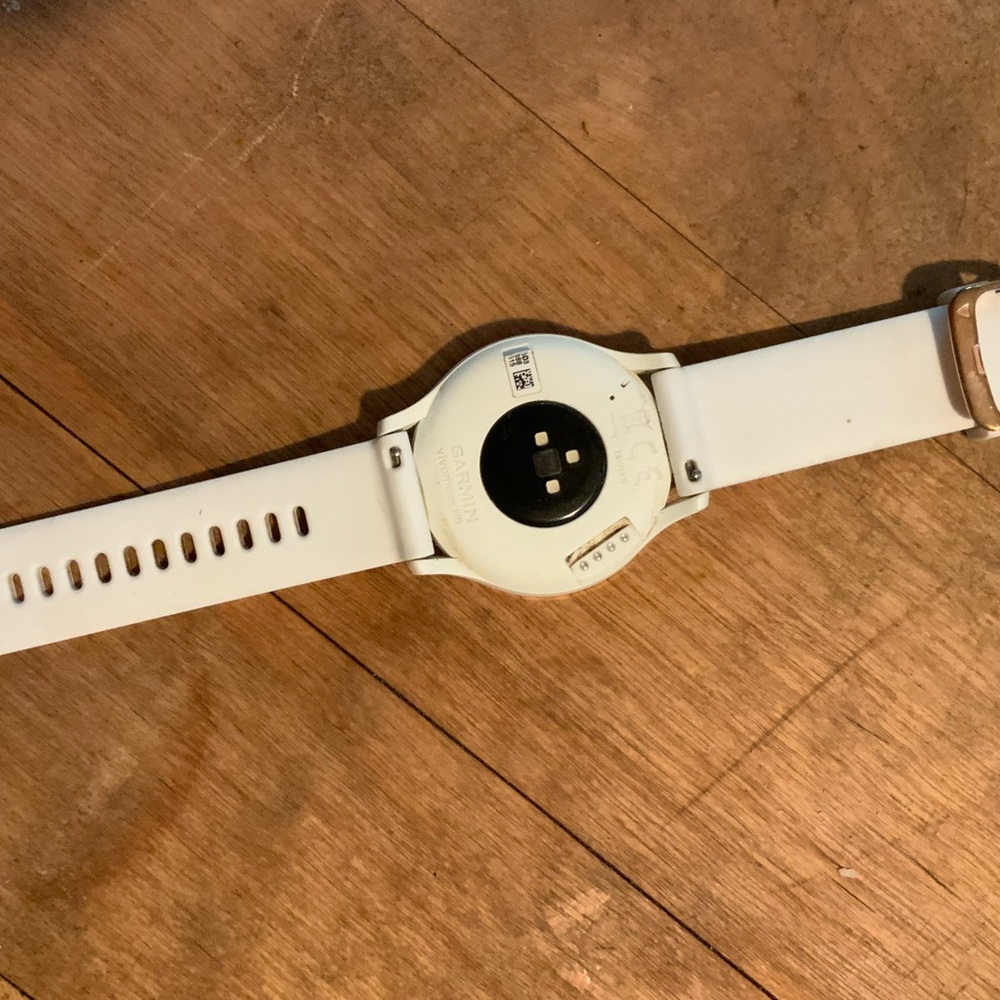 Garmin Vivomove Smart Watch - Picture 2 of 9